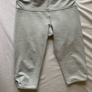 Lululemon gray cropped leggings